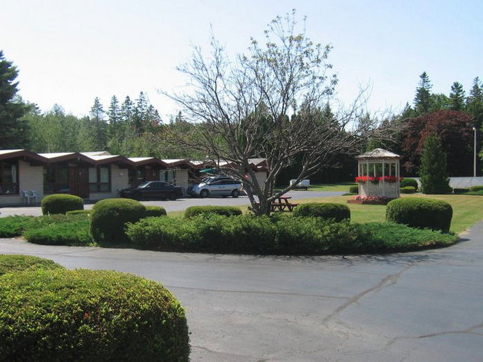 Tradewinds Motel - Random Photos From The Web (newer photo)